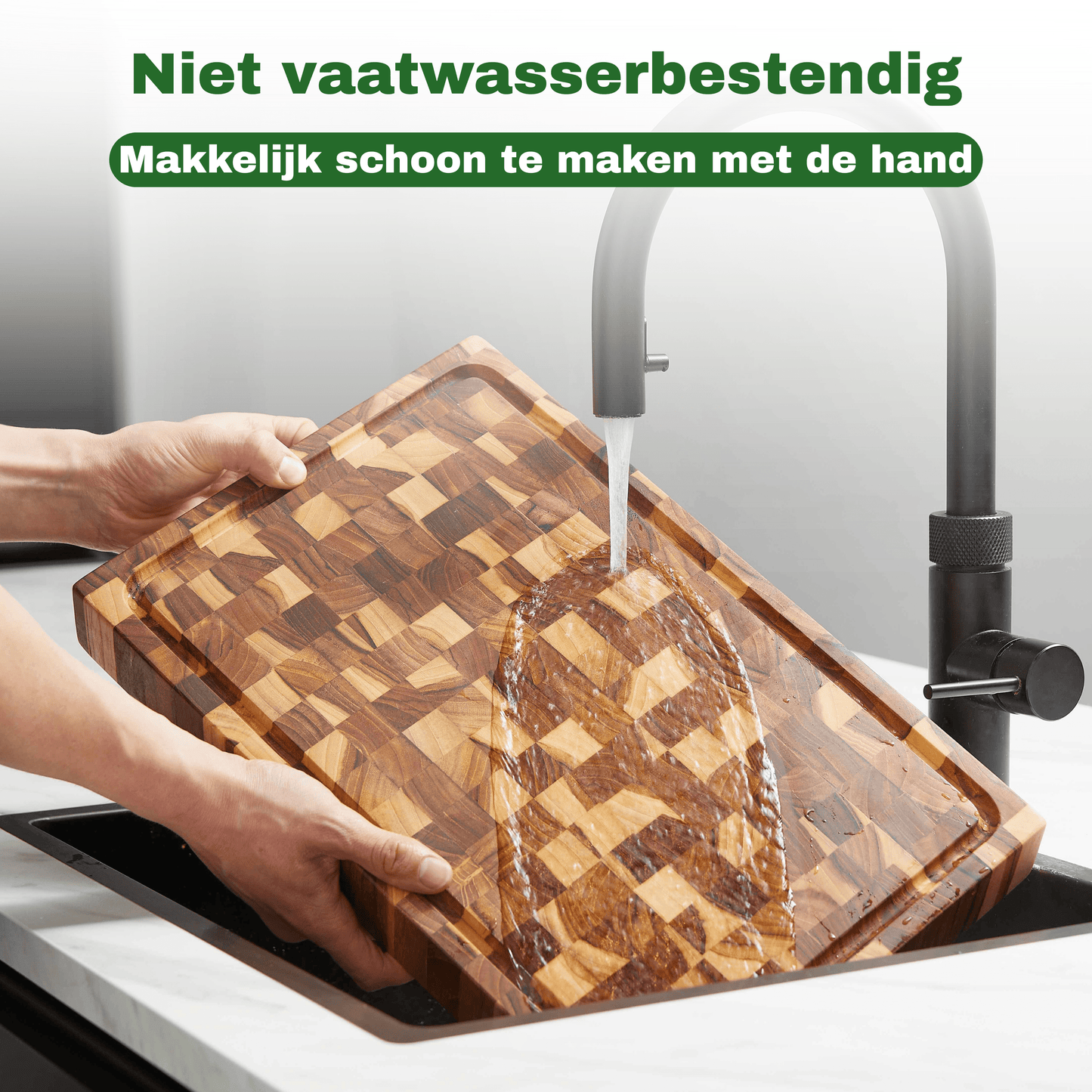 hakblok van hout schoonmaken