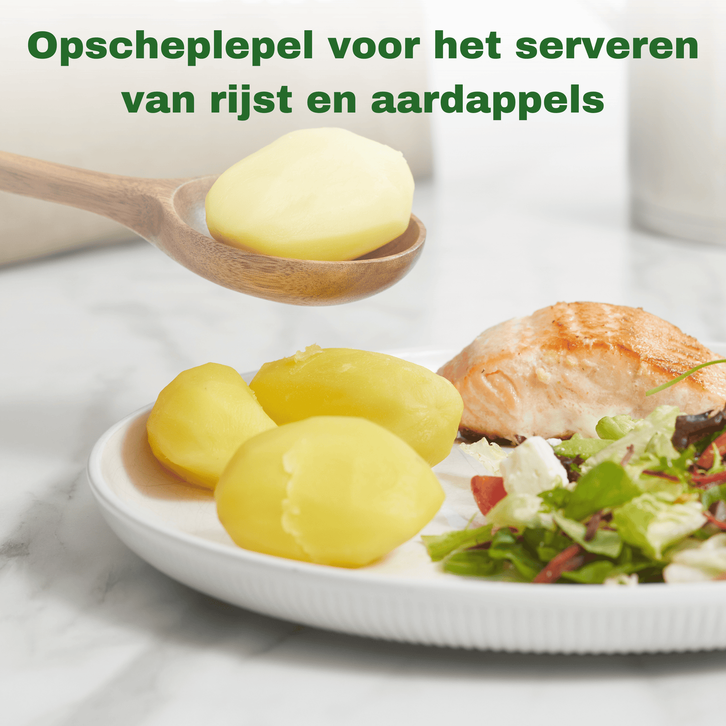 opscheplepel van hout voor het opscheppen van rijst en aardappels