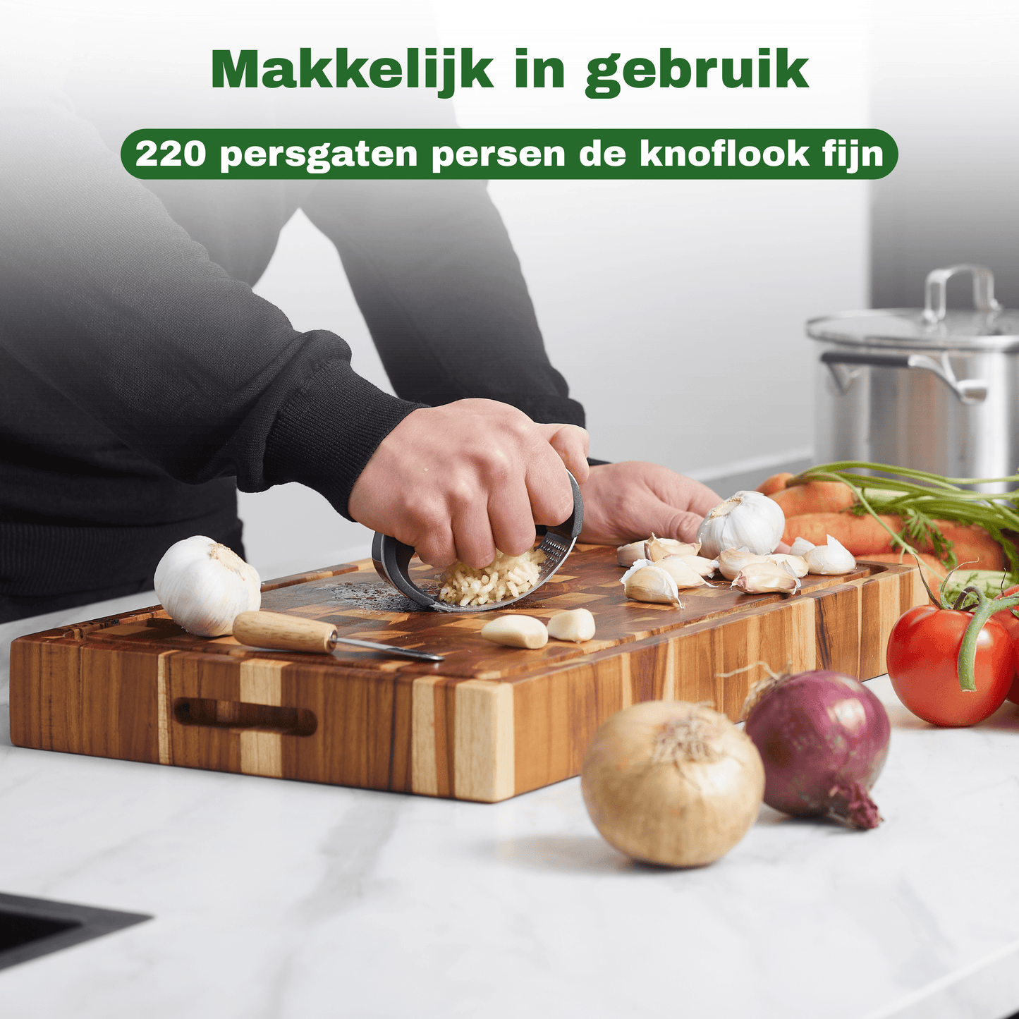 knoflook persen met een knoflookpers