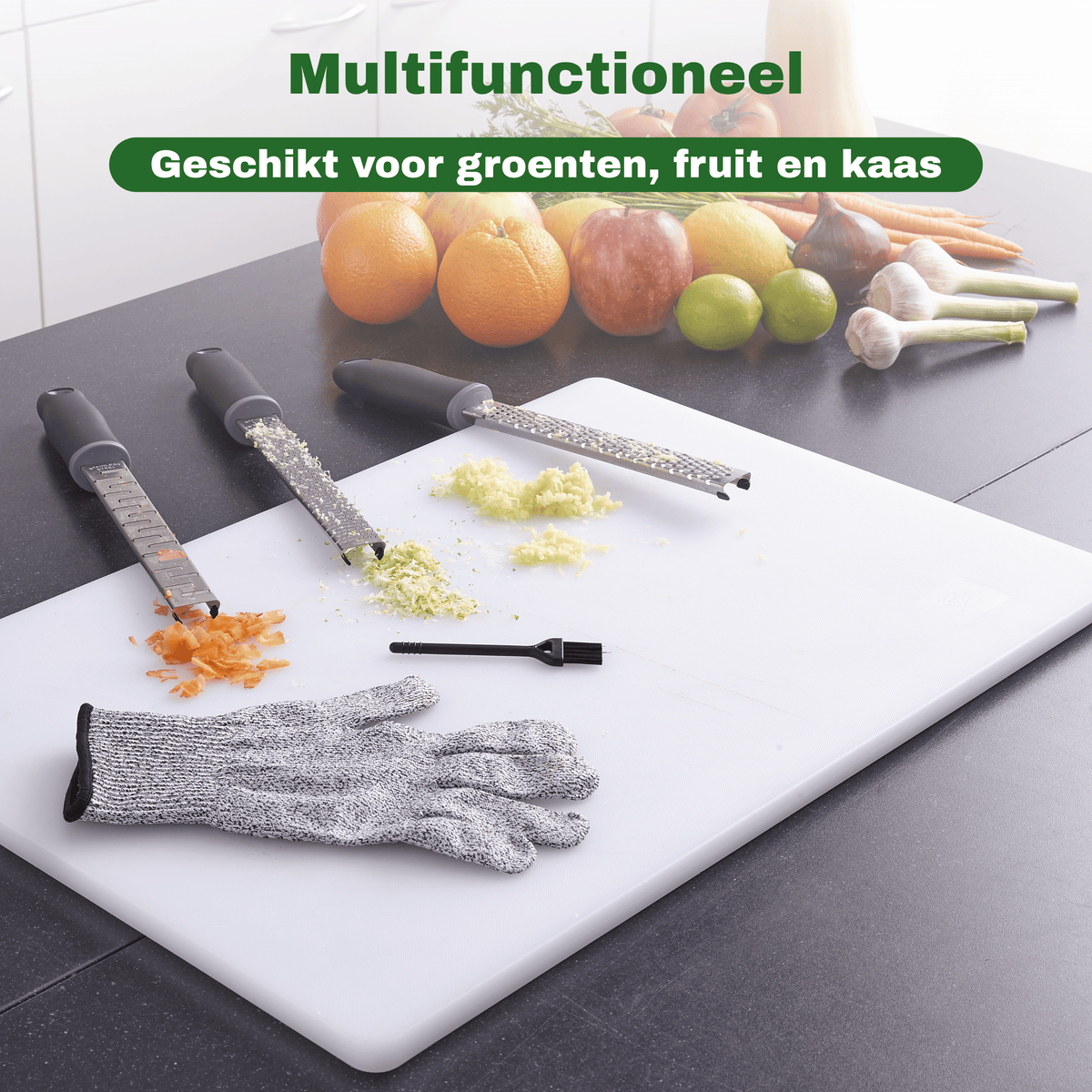 Citroen zesten met de zester rasp van Bikolo
