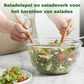 houten saladelepel en saladevork voor het serveren en bereiden van salades